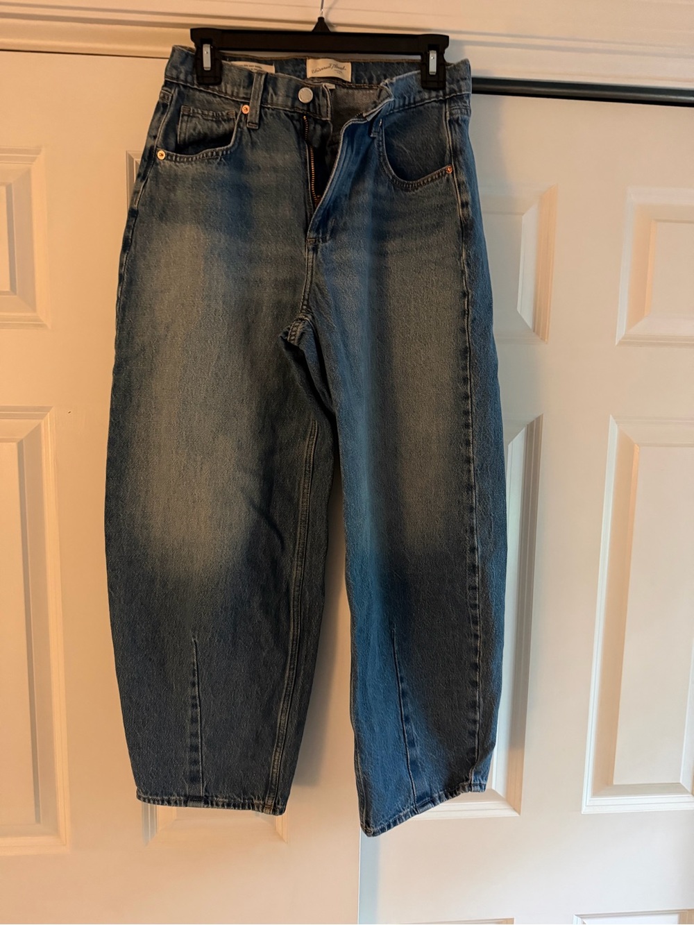 Universal Thread women’s barrel Jeans